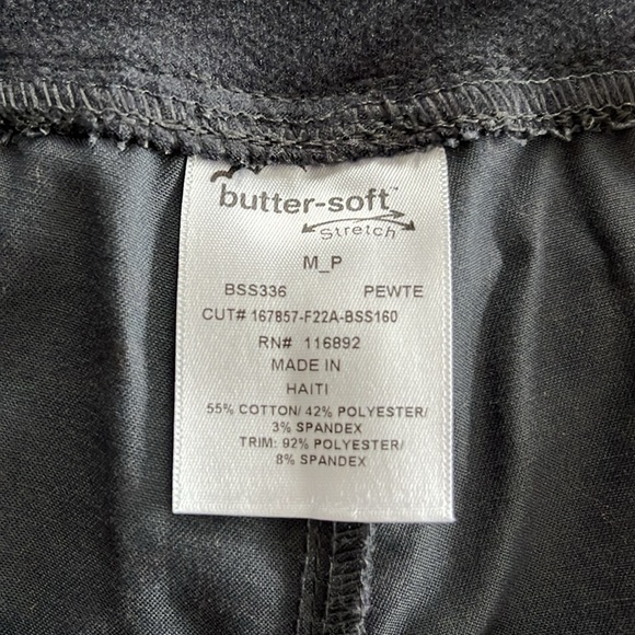 SCRUBS - 6 PIECES - SKECHERS - Rx GEAR - BUTTERSOFT - 3 TOPS - 3 PANTS- SIZE M - Picture 13 of 13